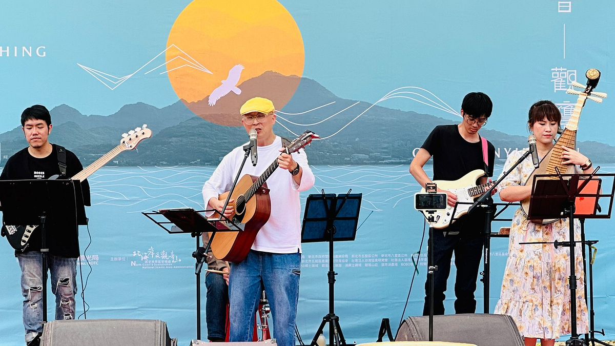 北觀處推廣的「觀音觀鷹」系列活動,現場有賞鷹解說、步道導覽、生態小農展攤、逛市集闖關等豐富內容。(圖/北海岸及觀音山國家風景區管理處提供) 北觀處推廣的「觀音觀鷹」系列活動,現場有賞鷹解說、步道導覽、生態小農展攤、逛市集闖關等豐富內容。(圖/北海岸及觀音山國家風景區管理處提供)