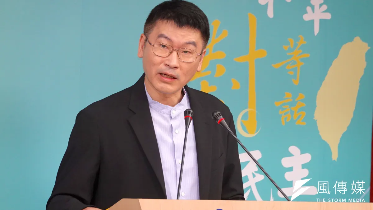 陸委會副主委梁文傑5月8日主持例行記者會,回應習近平於俄媒的投書。(楊騰凱攝)