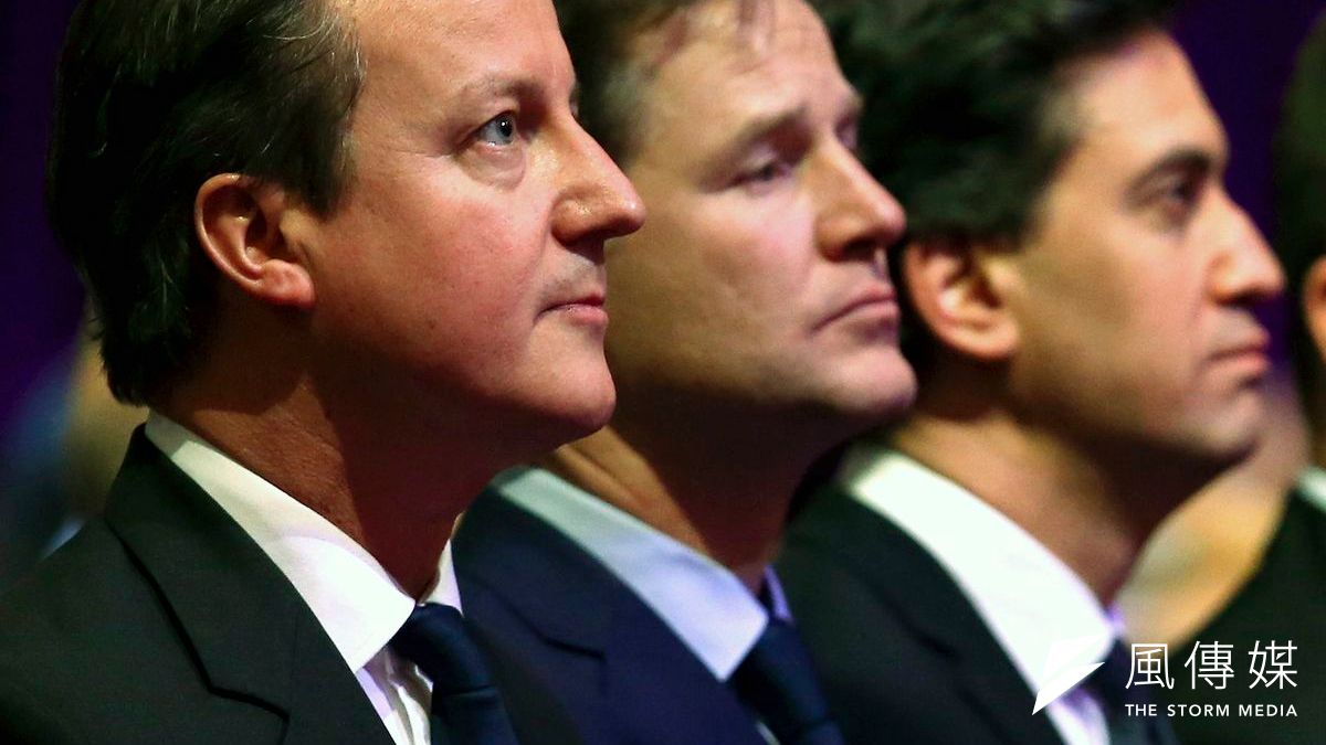 英國政壇3巨頭:(左起)首相與保守黨黨魁卡麥隆、副首相與自由民主黨黨魁克雷格、工黨黨魁米勒班(美聯社) 英國政壇3巨頭:(左起)首相與保守黨黨魁卡麥隆、副首相與自由民主黨黨魁克雷格、工黨黨魁米勒班(美聯社)
