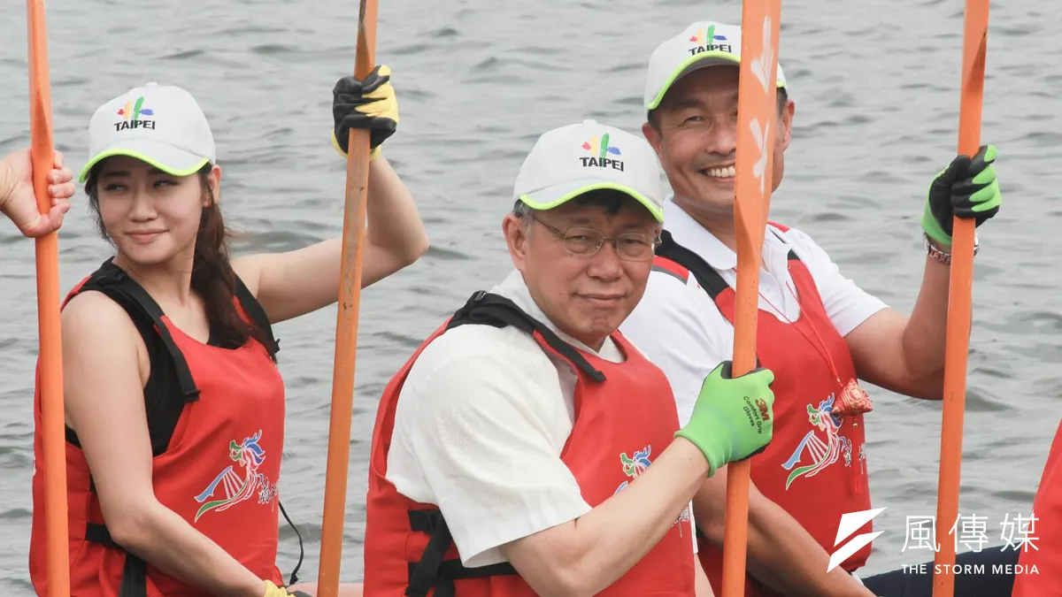 台北市長柯文哲以自己參加划龍舟活動的例子,提醒學生在真實社會,所謂的競爭力,最後還是要靠自己,因為沒有人可以幫助你過生活。(資料照,方炳超攝)