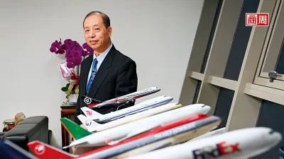 遠雄港董事長葉鈞耀在航空貨運業近40年,很多承攬業者、外籍航空都與他有深厚交情,豐厚人脈成了遠雄港開疆闢土的利器。(圖/商業周刊)