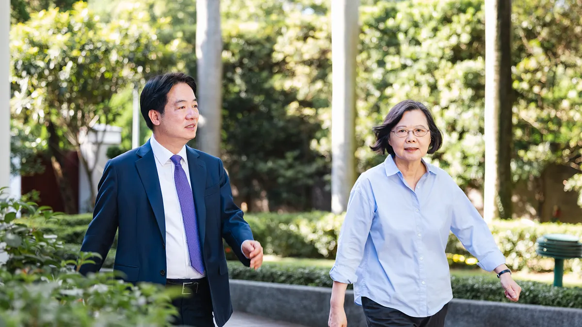 沈政男認為總統賴清德(左)是在複製前總統蔡英文(右)2020年的「連任招數」。(資料照,總統府提供) 沈政男認為總統賴清德(左)是在複製前總統蔡英文(右)2020年的「連任招數」。(資料照,總統府提供)