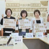 民進黨立委林月琴(中)等人26日召開「監察院存廢不該只剩政治杯葛,國家人權委員會不能成為陪葬品,兒少人權保障要升級」記者會。(柯承惠攝) 民進黨立委林月琴(中)等人26日召開「監察院存廢不該只剩政治杯葛,國家人權委員會不能成為陪葬品,兒少人權保障要升級」記者會。(柯承惠攝)