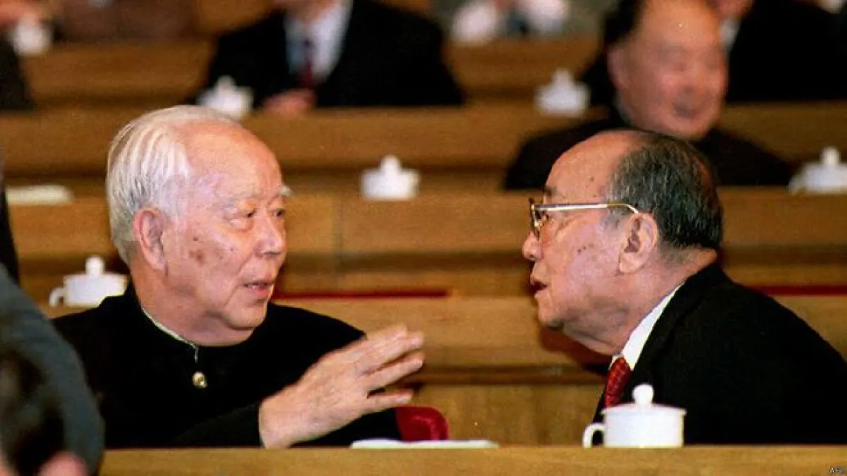 萬里於1993年退休,此後甚少露面。(BBC中文網)