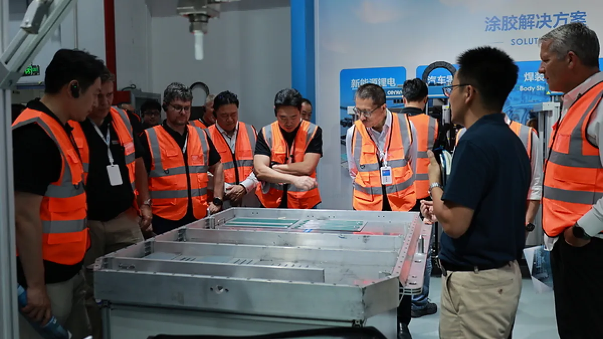KUKA Global Executives Visit Centron for Technical Exchange on Intelligent Assembly Manufacturing