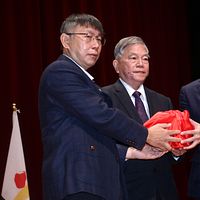熬過近5年的各種「黑柯」,柯文哲(左)做滿8年台北市長,順利卸任。(資料照,蔡親傑攝) 熬過近5年的各種「黑柯」,柯文哲(左)做滿8年台北市長,順利卸任。(資料照,蔡親傑攝)