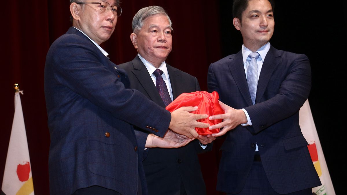 熬過近5年的各種「黑柯」,柯文哲(左)做滿8年台北市長,順利卸任。(資料照,蔡親傑攝) 熬過近5年的各種「黑柯」,柯文哲(左)做滿8年台北市長,順利卸任。(資料照,蔡親傑攝)