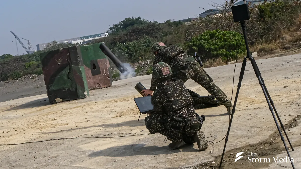 A member of the Taiwanese Marine Corps launching a Chien Feng attack drone. (Photo/Liu Wei-hong)