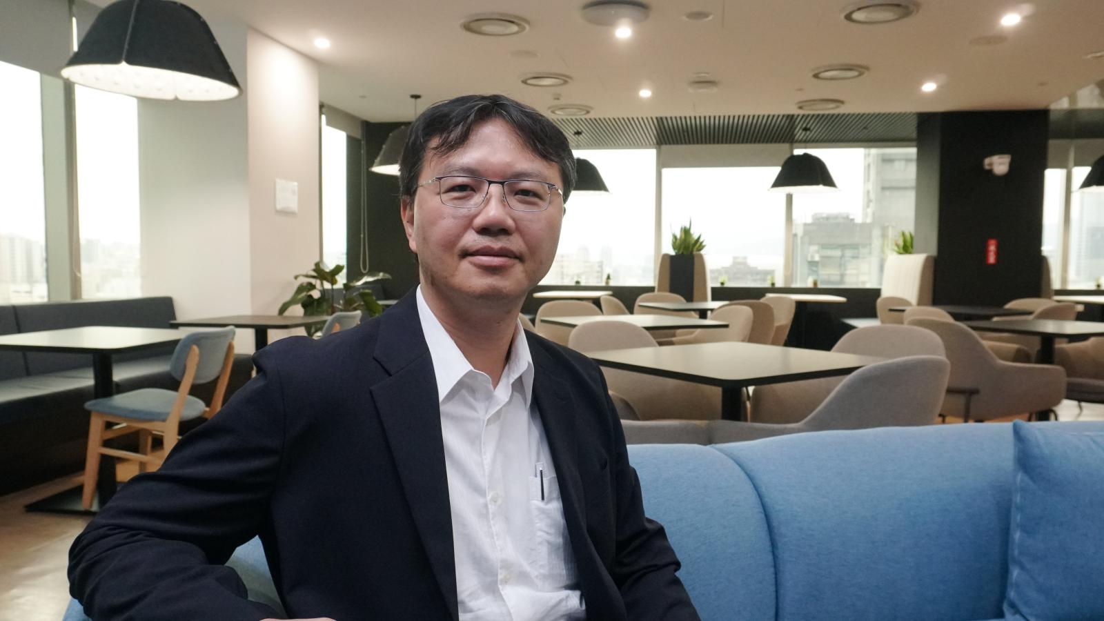 【新新聞】專訪》AI規劃攻擊僅需數小時 防禦設備問題超大 台灣思科CTO謝奇霖:全球48%網路資產老化