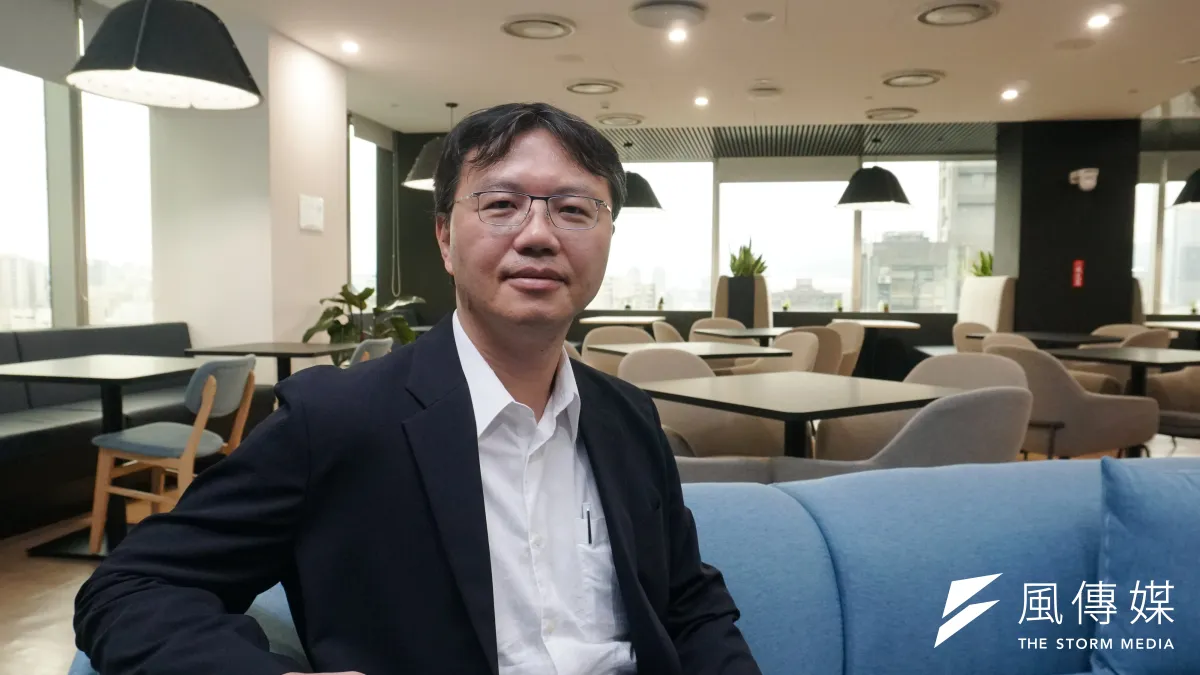 台灣思科技術長謝奇霖示警,企業若仍把「等待原廠補丁」當成主要防線,修補速度恐怕已追不上AI加速後的攻擊節奏。(蔡親傑攝)