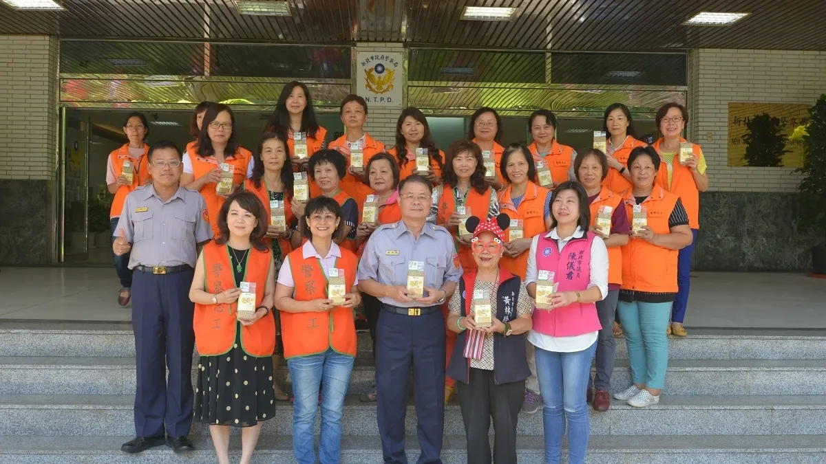協助小農行銷農產 新北警察志工選購優質履歷黃豆