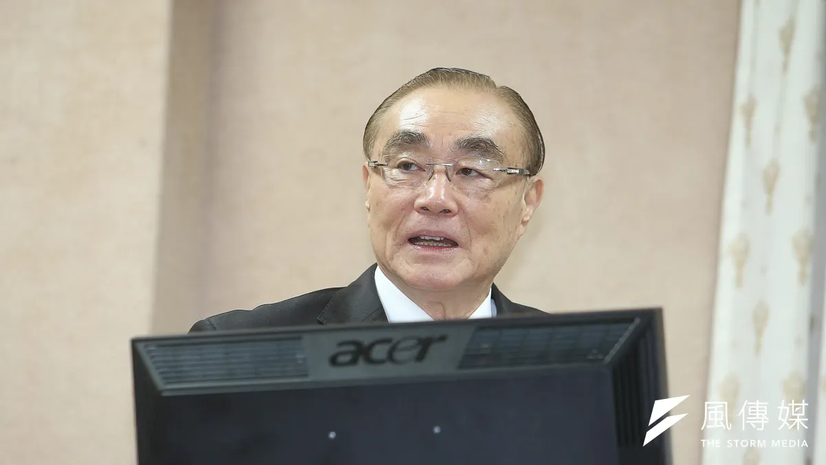 國防部長馮世寬9日被問及有傳聞幻象戰機失聯是投共?他直率脫口說:「他媽的!」。(陳明仁攝)
