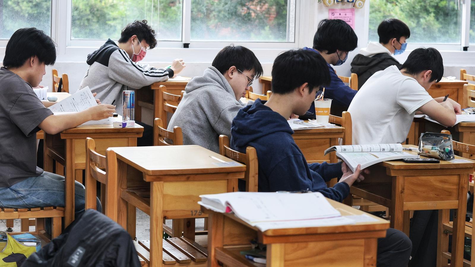 要讀成大中文還是元智電機?過來人苦勸「學測志願」這樣填:除非家裡有礦
