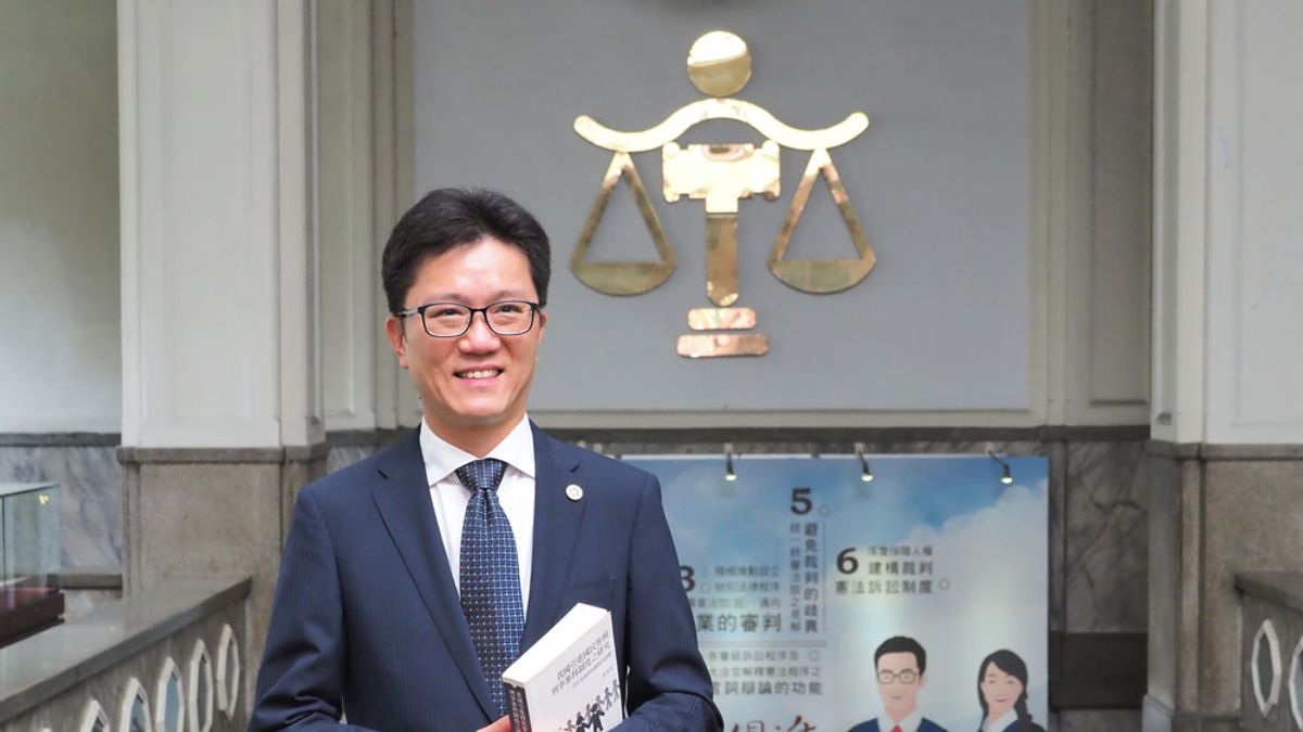 回鍋司法院任職,張永宏犧牲律師的優厚薪酬,自己卻沒那麼在意。(林瑞慶攝) 回鍋司法院任職,張永宏犧牲律師的優厚薪酬,自己卻沒那麼在意。(林瑞慶攝)