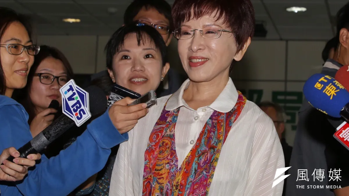 國民黨總統參選人洪秀柱19日出席SUPER教師頒獎典禮(林韶安攝)