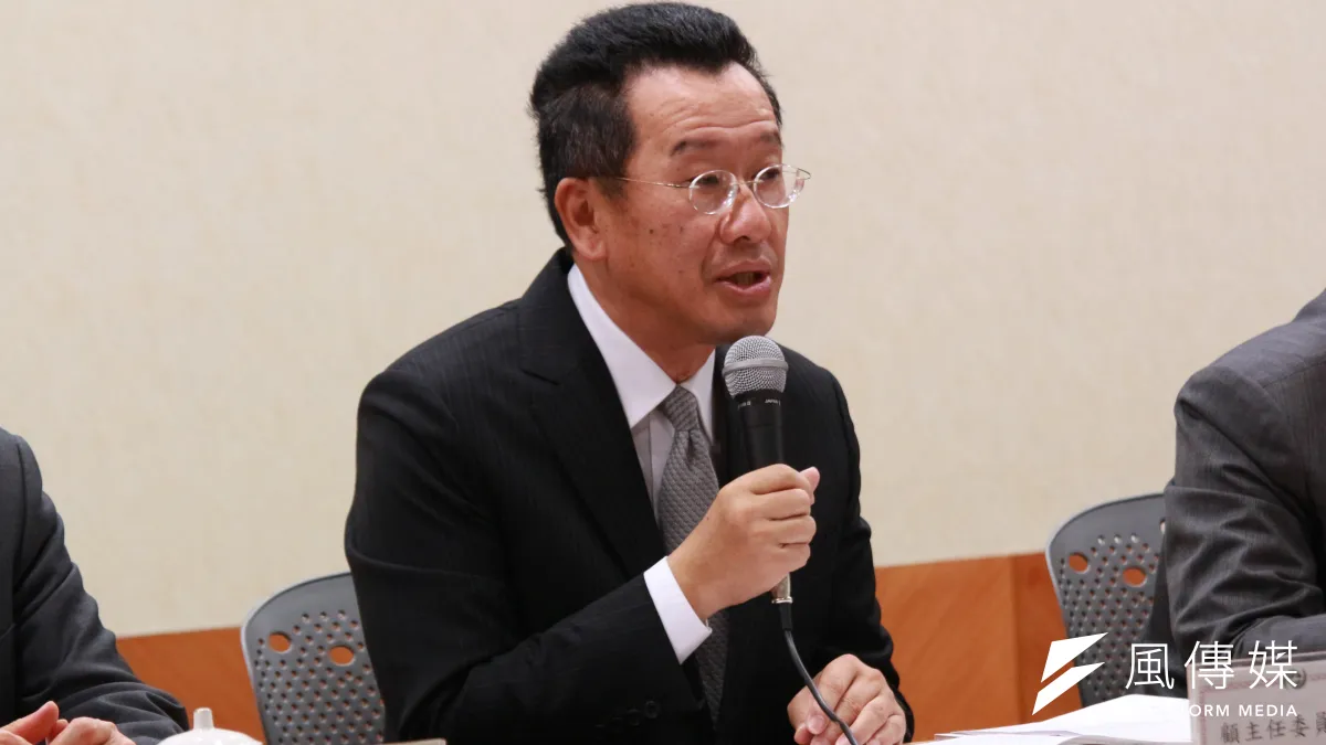 刪除法人董事的爭執已久,金管會主委顧立雄提出,可有一個委任契約,雙方約定委任關係與辭任條件,不用擔心自然人董事不受到控制。(資料照,陳韡誌攝)