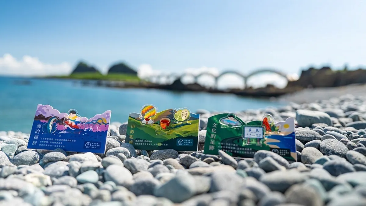 「スロー台東・憂さ晴らし」期間限定の「旅人コレクションカード」。NFCで癒しの金言が開く仕掛けも。(写真/台東県政府提供) 「スロー台東・憂さ晴らし」期間限定の「旅人コレクションカード」。NFCで癒しの金言が開く仕掛けも。(写真/台東県政府提供)