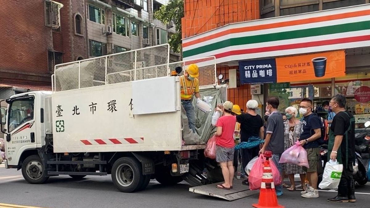 北市環保局提醒民眾2月8日小年夜及2月9日除夕均有收運垃圾與回收物,2月13日(初四)提早開工。(圖/臺北市政府環境保護局提供) 北市環保局提醒民眾2月8日小年夜及2月9日除夕均有收運垃圾與回收物,2月13日(初四)提早開工。(圖/臺北市政府環境保護局提供)