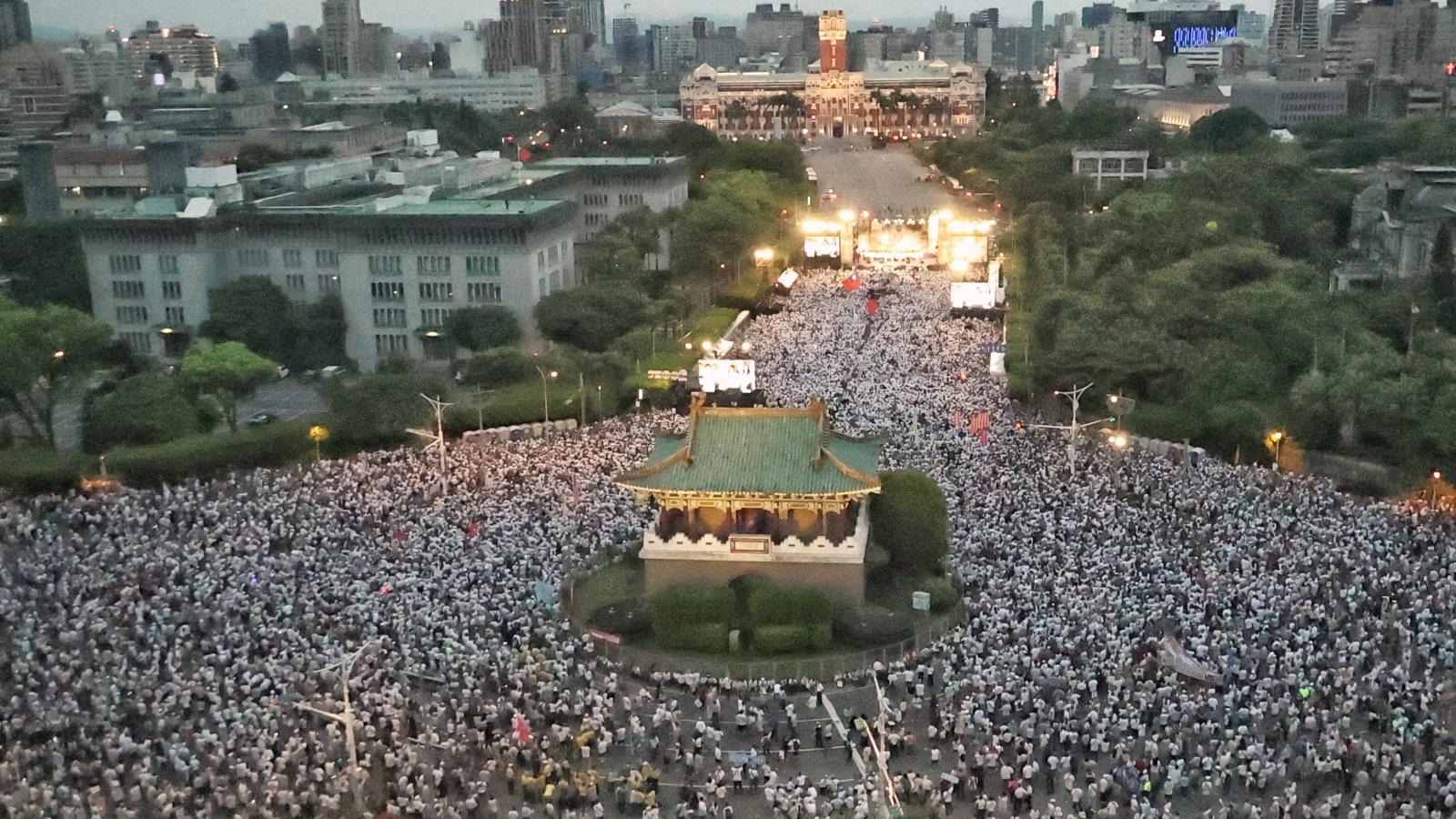 孔令信觀點:毒油36日─沒有一事解決!