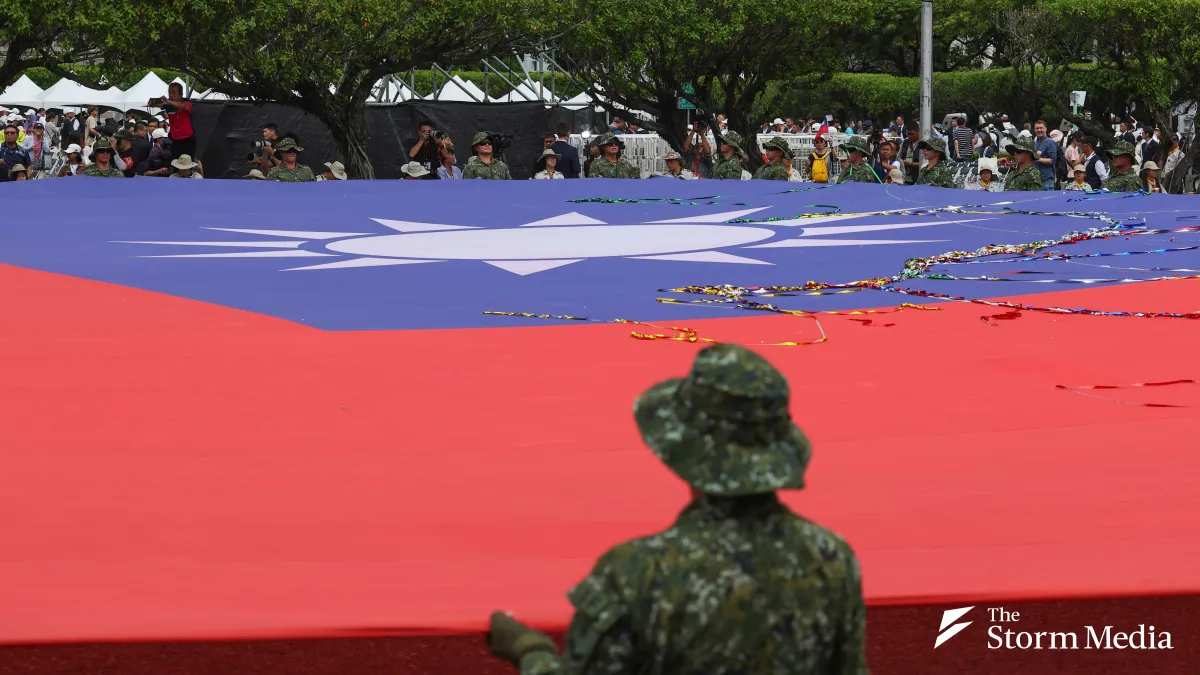 ROC Army troops display a giant national flag — an emblem whose origins lie with one political party, not the nation as a whole.