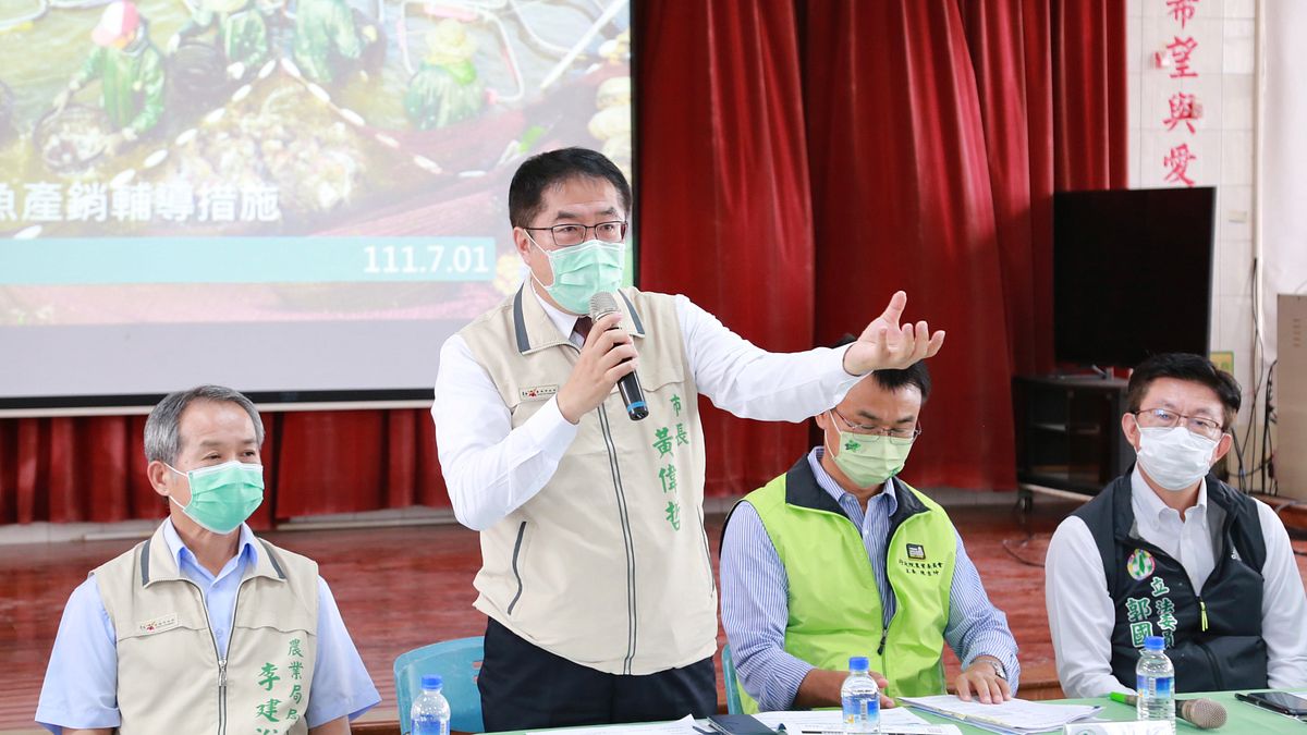 針對國民黨台南市長參選人謝龍介指控,台南市長黃偉哲(中)表示將提告捍衛清白。(資料照,台南市府提供) 針對國民黨台南市長參選人謝龍介指控,台南市長黃偉哲(中)表示將提告捍衛清白。(資料照,台南市府提供)