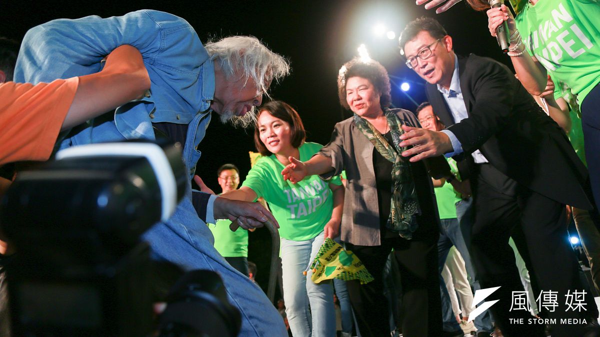 民進黨台北市長參選人姚文智首場造勢晚會。(簡必丞攝) 民進黨台北市長參選人姚文智首場造勢晚會。(簡必丞攝)