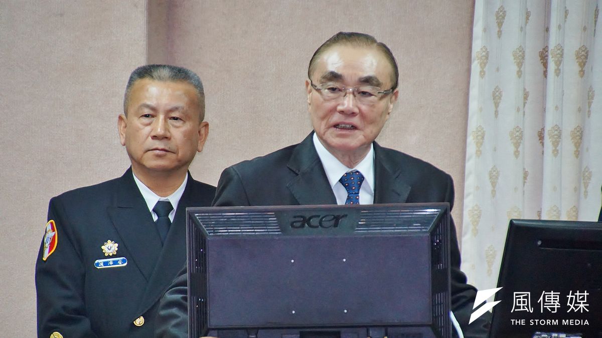 民進黨立委劉櫂豪3日在總質詢時酸國防部長馮世寬,真正100分的部長,是讓所有士官兵不會碰到毒品,軍中有毒品是事實,怎麼能稱自己是100分部長?(資料照,盧逸峰攝) 民進黨立委劉櫂豪3日在總質詢時酸國防部長馮世寬,真正100分的部長,是讓所有士官兵不會碰到毒品,軍中有毒品是事實,怎麼能稱自己是100分部長?(資料照,盧逸峰攝)