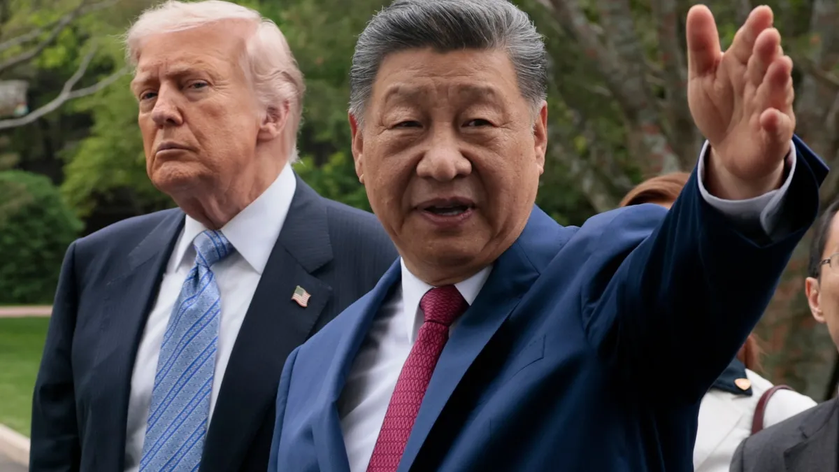 2026年5月15日,中國北京,美國總統川普與中國國家主席習近平在中南海花園參訪期間合影。(美聯社)