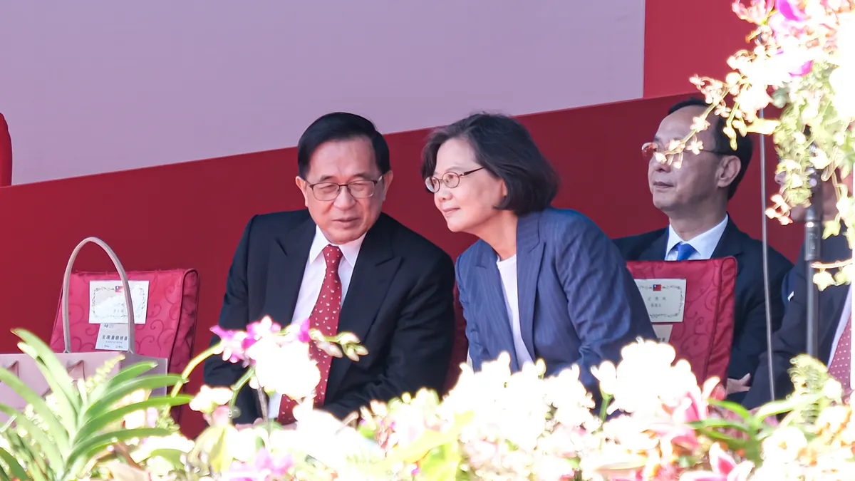 前總統陳水扁(左)公開談論2026選情,被視為挑戰總統賴清德。(劉偉宏攝) 前總統陳水扁(左)公開談論2026選情,被視為挑戰總統賴清德。(劉偉宏攝)