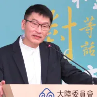 民眾黨未接受九二共識,卻獲得國台辦開綠燈開放訪問大陸,梁文傑認為這是中共拉攏中間派的手法,刻意降低開價。(楊騰凱攝) 民眾黨未接受九二共識,卻獲得國台辦開綠燈開放訪問大陸,梁文傑認為這是中共拉攏中間派的手法,刻意降低開價。(楊騰凱攝)
