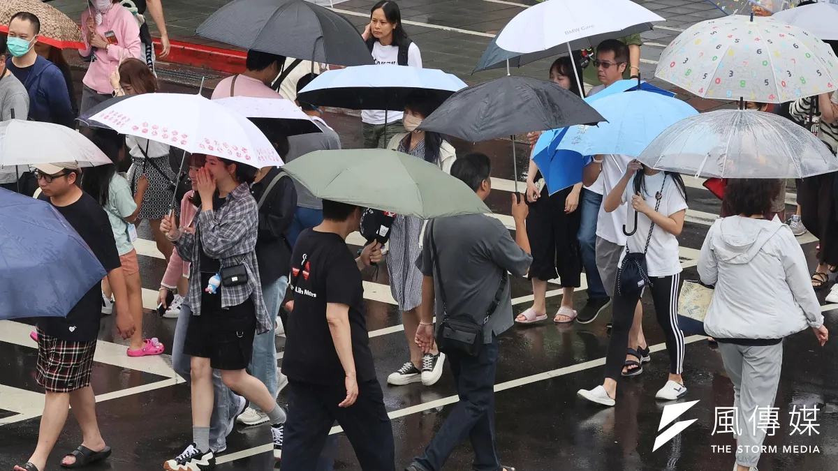 明(18)日起平地雨勢將大幅趨緩,緊接著的端午連假(6 月 19 日至 6 月 21 日)各地天氣晴朗。(資料照/柯承惠攝)