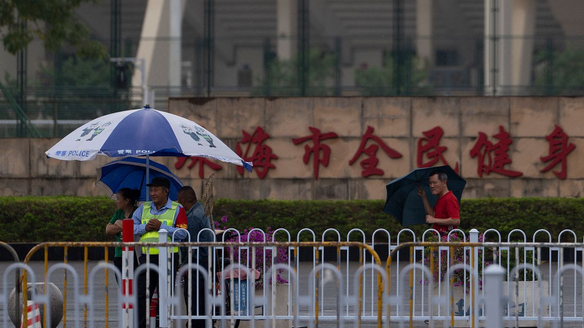 廣東珠海體育中心2024年11月11日晚間發生駕車無差別惡意衝撞人群,導致35死43傷的重大社會事件。(美聯社) 廣東珠海體育中心2024年11月11日晚間發生駕車無差別惡意衝撞人群,導致35死43傷的重大社會事件。(美聯社)