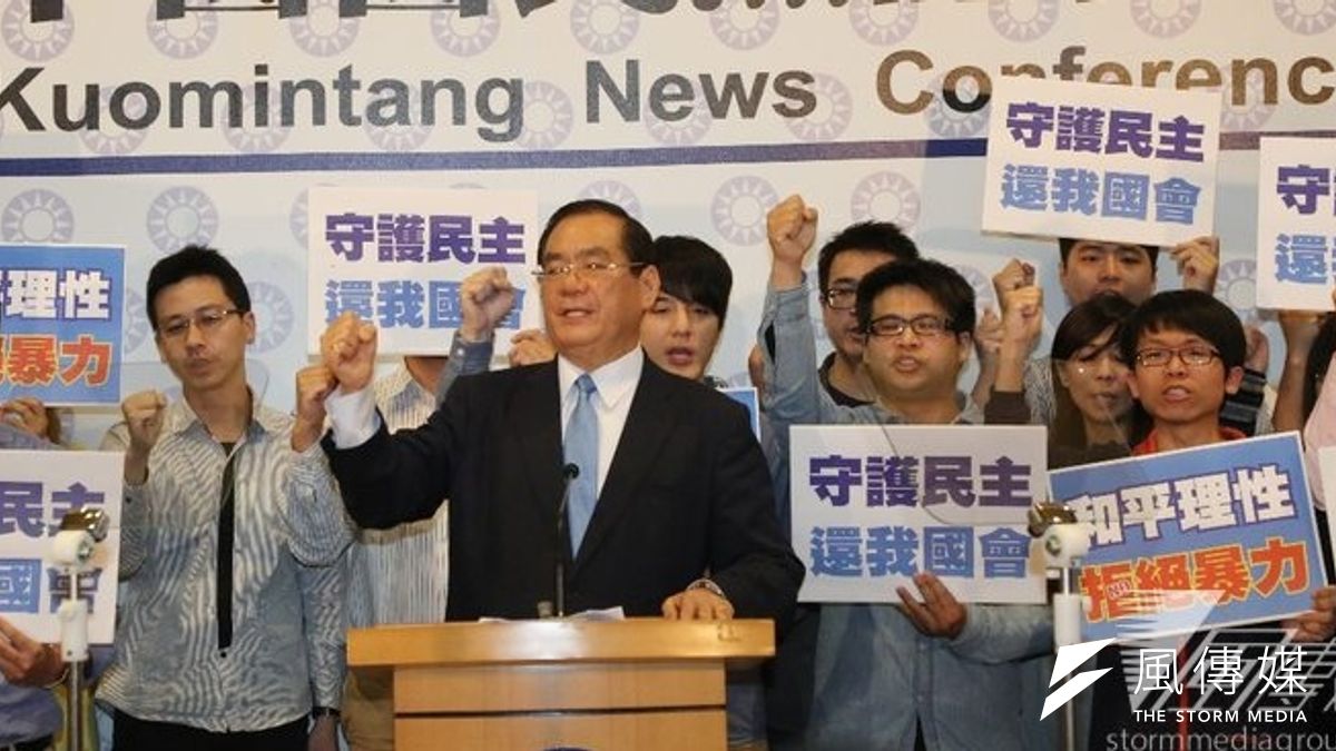 國民黨祕書長曾永權4月3日下午舉行記者會,痛批學生佔領國會是違反民主的行為。(羅暐智攝) 國民黨祕書長曾永權4月3日下午舉行記者會,痛批學生佔領國會是違反民主的行為。(羅暐智攝)