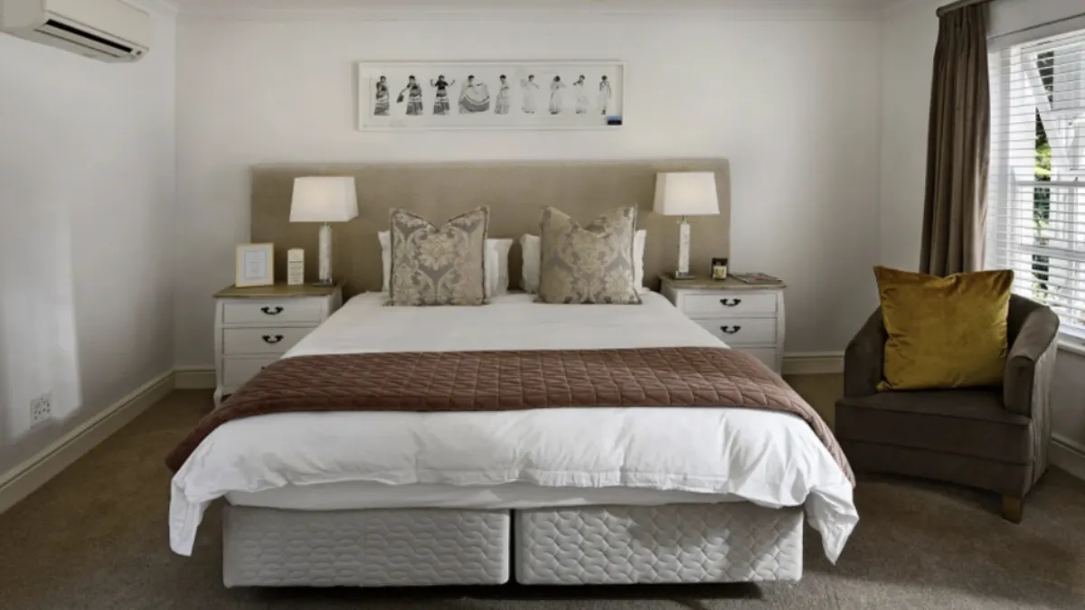 一名飯店住客入住後打電話給櫃檯詢問「為什麼我可以從房間裡面推開我的門」,引發網友熱議。(示意圖/取自Pixabay) 一名飯店住客入住後打電話給櫃檯詢問「為什麼我可以從房間裡面推開我的門」,引發網友熱議。(示意圖/取自Pixabay)