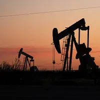 中東の紛争で国際原油価格が再び上昇。(AP通信) 中東の紛争で国際原油価格が再び上昇。(AP通信)
