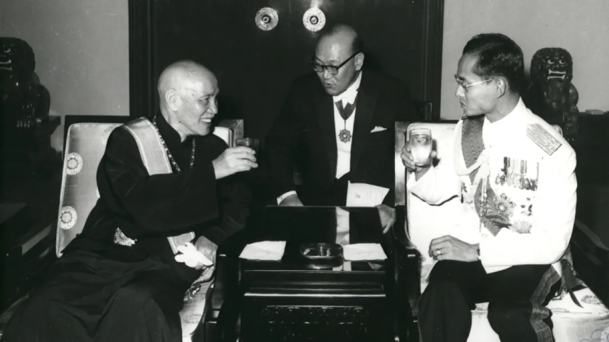 泰王當年訪華極為轟動,1963年6月7日他在陳誠副總統的陪同下,搭乘中美號專機到台灣中部訪問,台灣省電影製片廠有完整的紀錄。(作者提供)