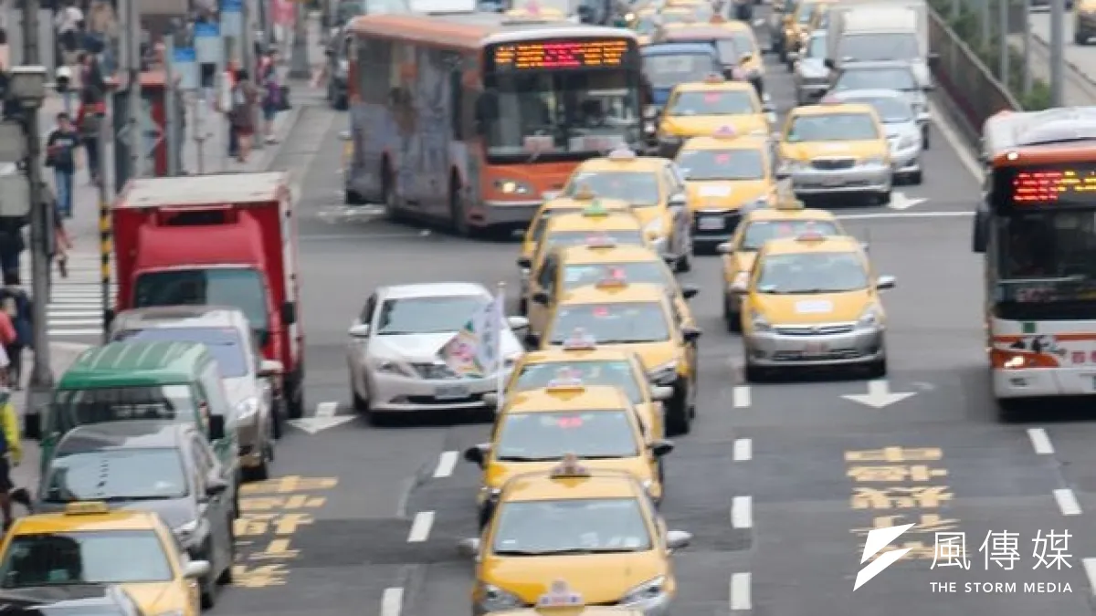 計程車同業工會表示,由於油價不斷上漲,計程車若不調漲,司機恐將入不敷出。(資料照片,吳逸驊攝)