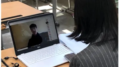 河老師表示,她一開始對於使用這些新技術感到焦慮。