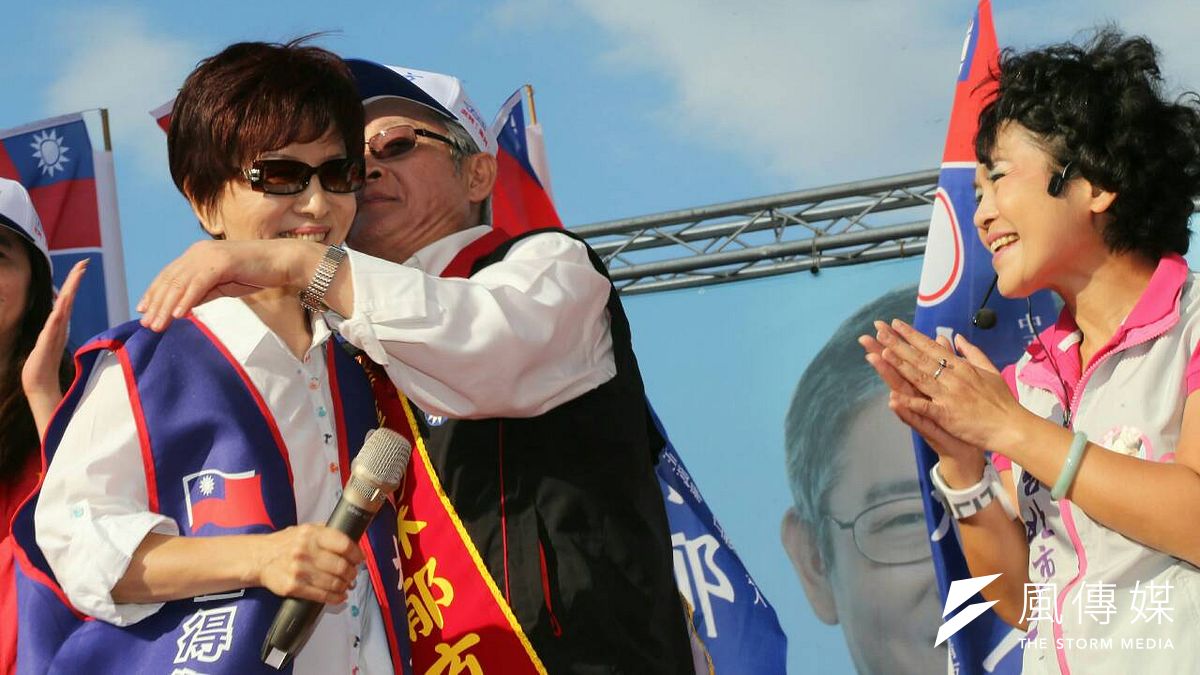 國民黨立委林郁方成立競選總部,洪秀柱站台(陳明仁攝) 國民黨立委林郁方成立競選總部,洪秀柱站台(陳明仁攝)