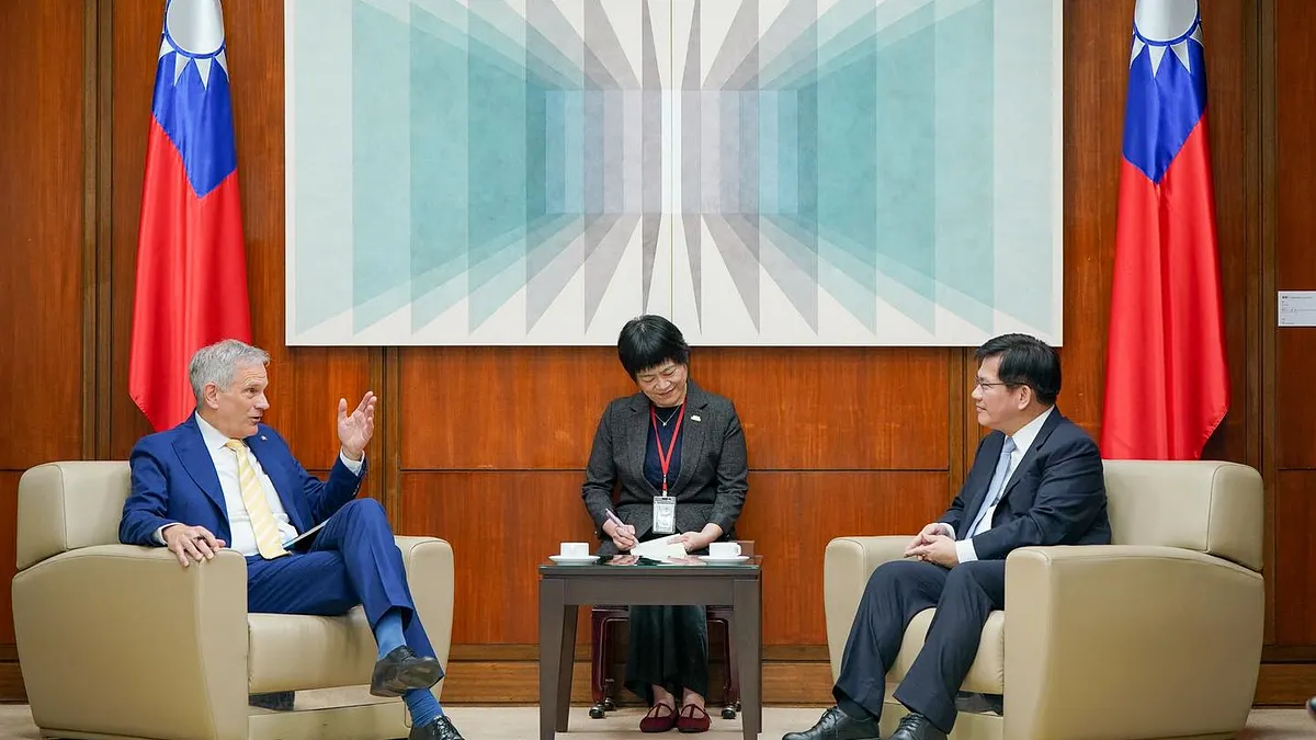 外交部長林佳龍(右)接見德國在台協會新任處長狄嘉信(左),雙方就台德關係、區域安全及國際法議題進行深入交流。(取自林佳龍臉書) 外交部長林佳龍(右)接見德國在台協會新任處長狄嘉信(左),雙方就台德關係、區域安全及國際法議題進行深入交流。(取自林佳龍臉書)