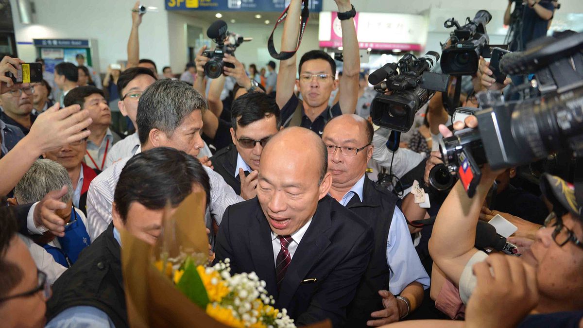 高雄市長韓國瑜訪港澳歸國,支持者發起千人接機(高雄市政府提供) 高雄市長韓國瑜訪港澳歸國,支持者發起千人接機(高雄市政府提供)