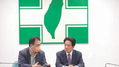 民進黨主席賴清德(右)、秘書長許立明(左)出席中執會。(資料照,顏麟宇攝)