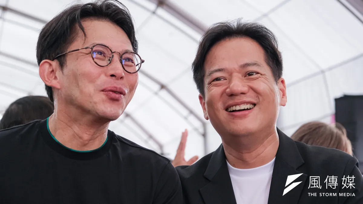 民眾黨主席黃國昌(左)、民眾黨竹北市長參選人邱臣遠(右)5。(劉偉宏攝)