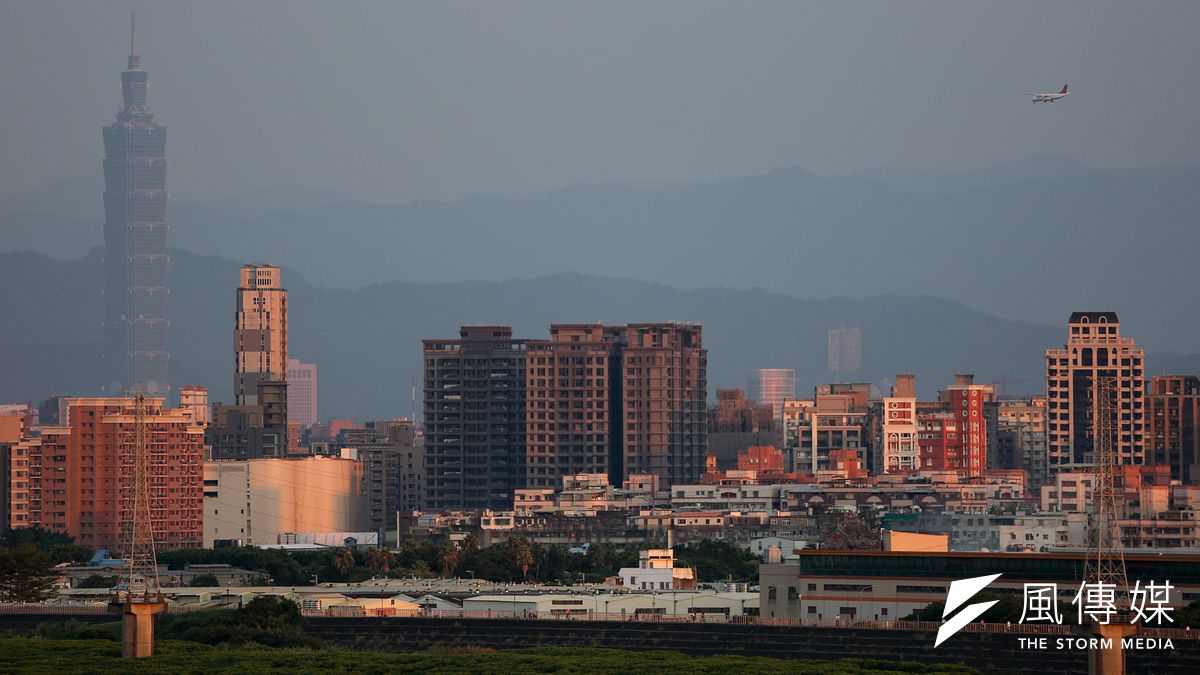 財政部發布2015年綜合所得稅申報資料,顯示台灣所得前5%的家庭,平均年所得為471.5萬元,最後5%的家庭,平均年所得僅4.7萬元,差距高達百倍。(資料照,余志偉攝) 財政部發布2015年綜合所得稅申報資料,顯示台灣所得前5%的家庭,平均年所得為471.5萬元,最後5%的家庭,平均年所得僅4.7萬元,差距高達百倍。(資料照,余志偉攝)