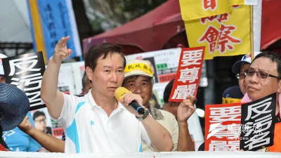 20170626-監督年金改革行動聯盟「最後決戰時刻~持續包圍立法院」,警政署督察室前主任耿繼文。(甘岱民攝)