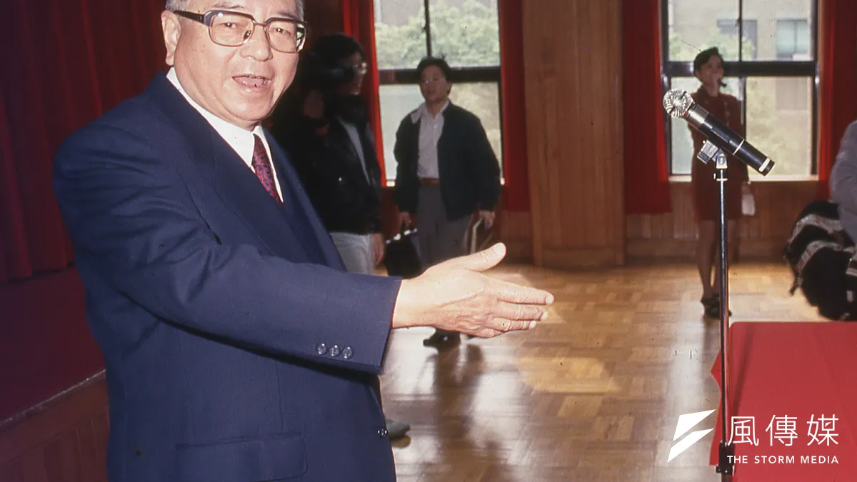 非主流踩著李登輝對競選總統一事忸怩作態,不敢明確表示這個弱點,推出林洋港競選總統。(新新聞資料照)