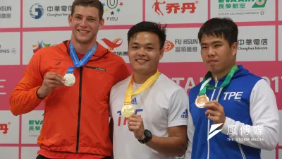世大運男子標標,金牌鄭兆村(中)說,其實大家都希望能突破自己與他人,這場比賽他突破了自己,也贏對手幾公分 。(顏麟宇攝)