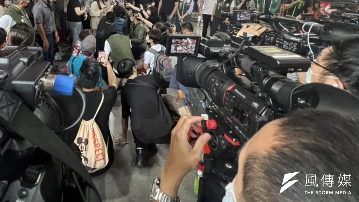 學者認為媒體兼職扮演政府公關,恐怕會影響到自己監督政府的角色。(資料照,黃信維攝)