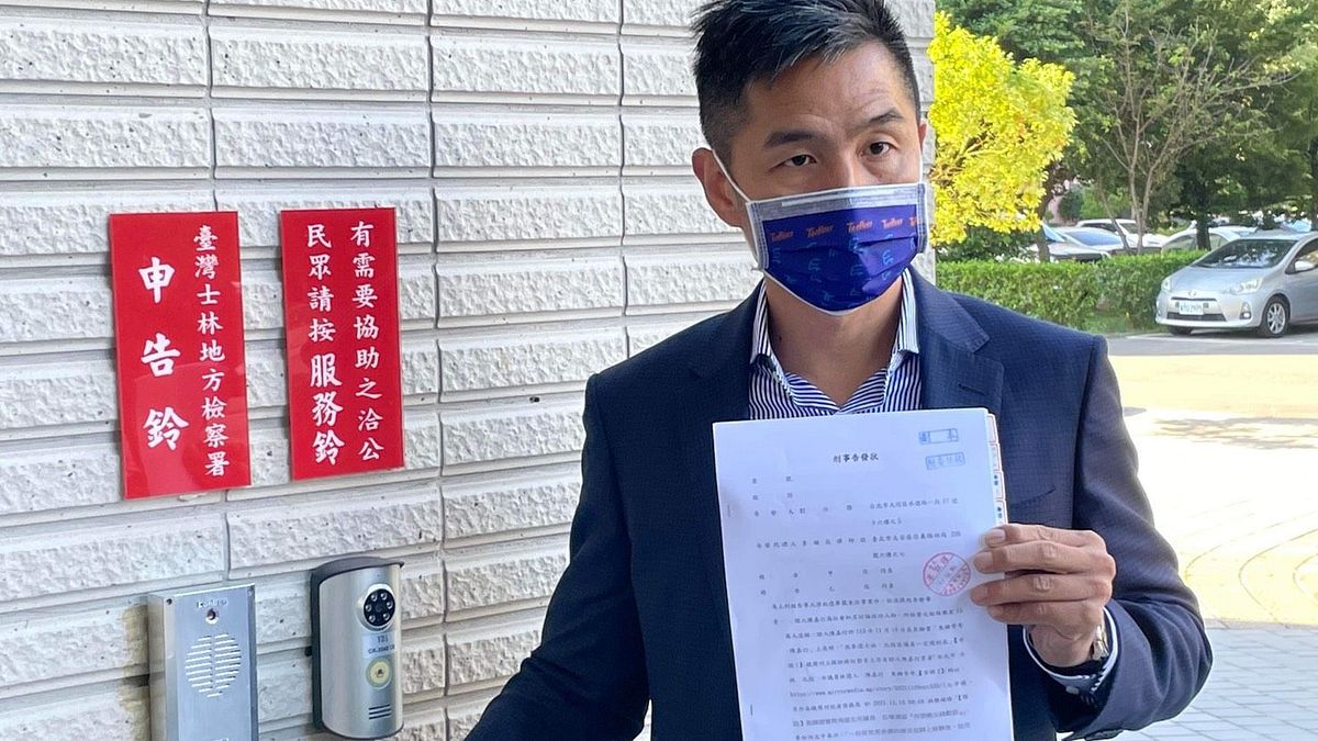 針對「焦糖」陳嘉行爆出參選「被勸退」一事,時代力量國際部主任劉仕傑去年親自到士林地檢署遞交刑事告發狀。(資料照,時代力量提供) 針對「焦糖」陳嘉行爆出參選「被勸退」一事,時代力量國際部主任劉仕傑去年親自到士林地檢署遞交刑事告發狀。(資料照,時代力量提供)