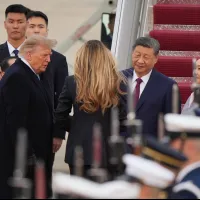2026年9月23日、ドナルド・トランプ米大統領がアンドルーズ統合基地で、中国の習近平国家主席を自ら出迎えた。(AP通信) 2026年9月23日、ドナルド・トランプ米大統領がアンドルーズ統合基地で、中国の習近平国家主席を自ら出迎えた。(AP通信)